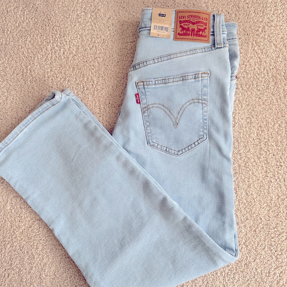 NEW with tags Levi’s rib cage, light wash.